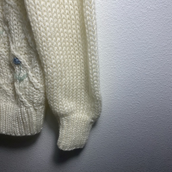 Hand Knit Lady Van Heusen sweater size M white/cream excellent condition - Picture 7 of 9